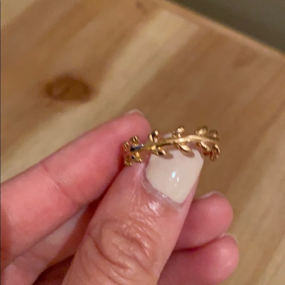 Delicate leaf ring - Picture 2 of 4